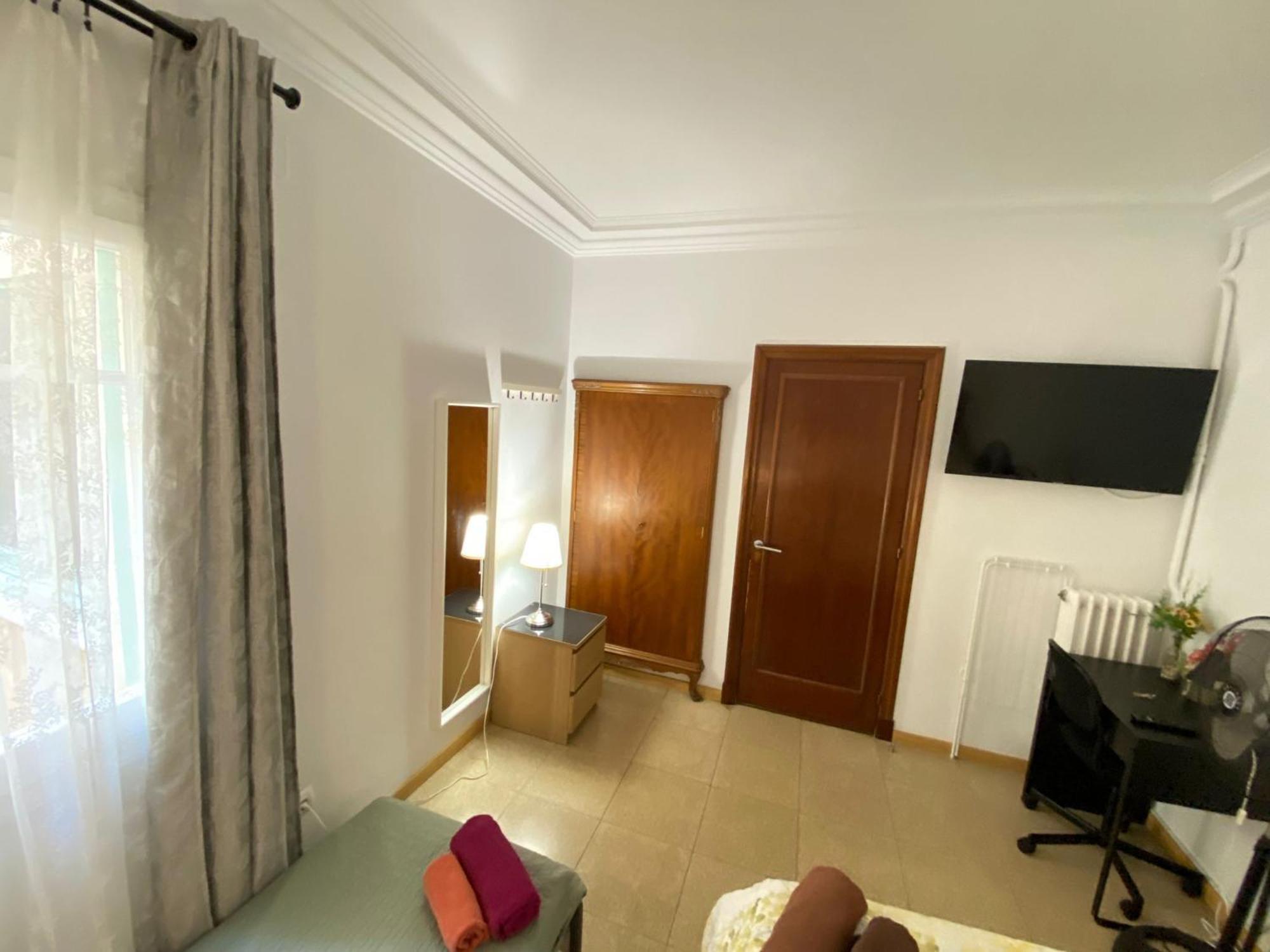 Alojamiento Nuevo Balmes Barcelona Exterior photo